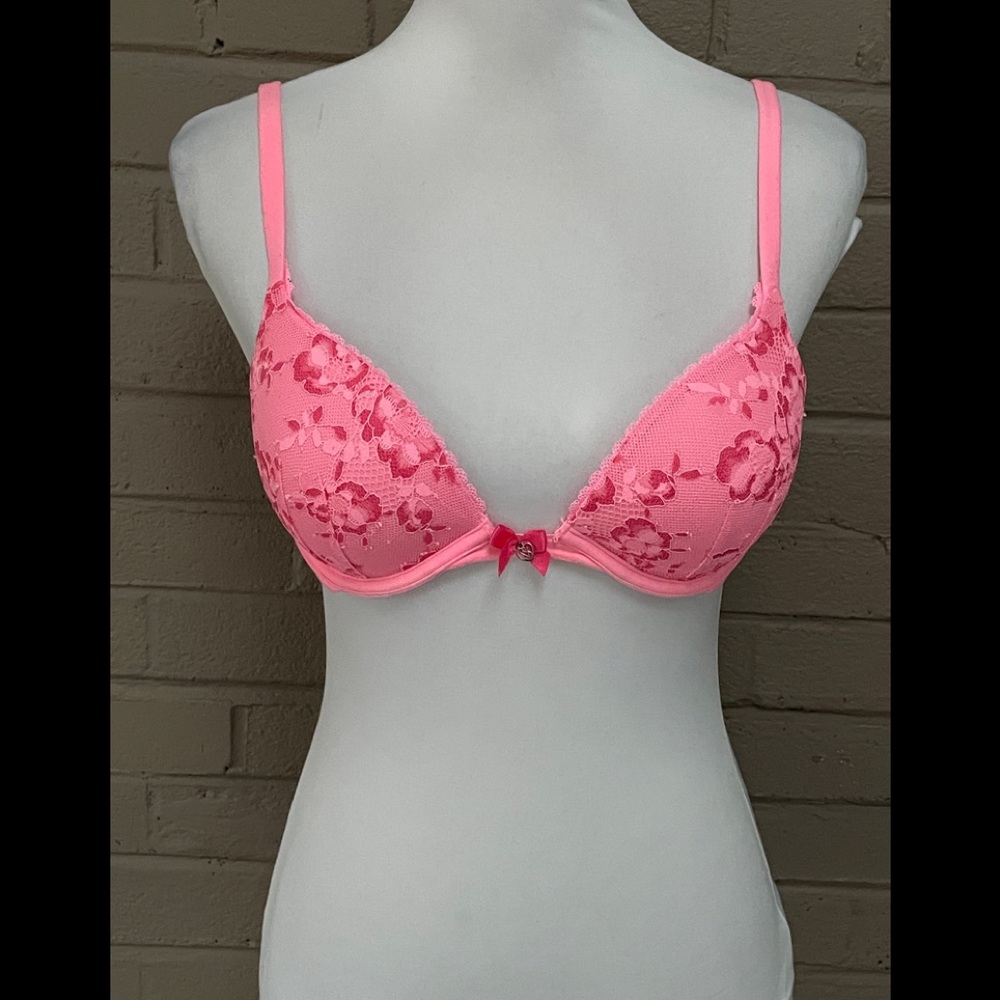 Victoria’s Secret pink lace Demi bra 32C